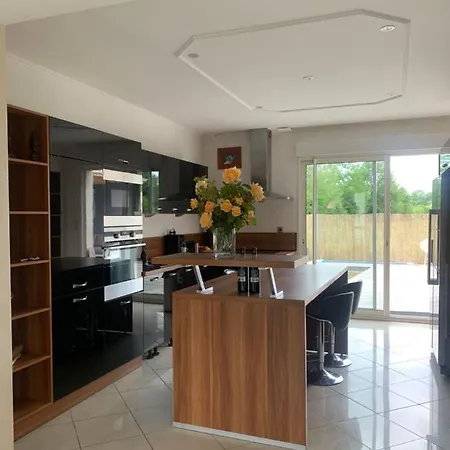 Avec Piscine Aux Portes Du Circuit Des 24 *