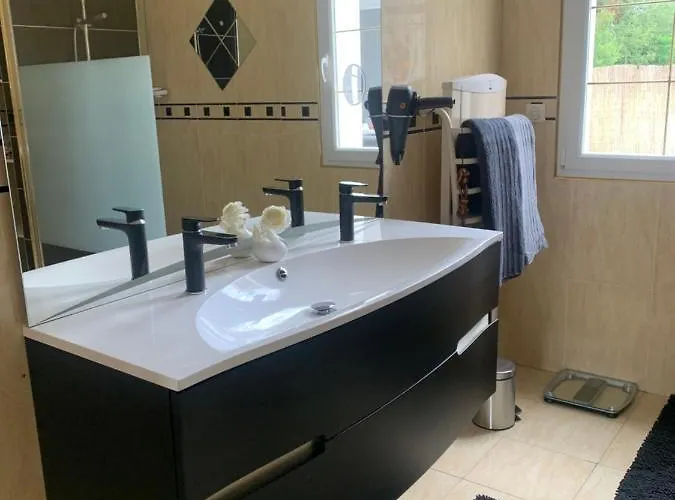 Villa Avec Piscine Aux Portes Du Circuit Des 24 *