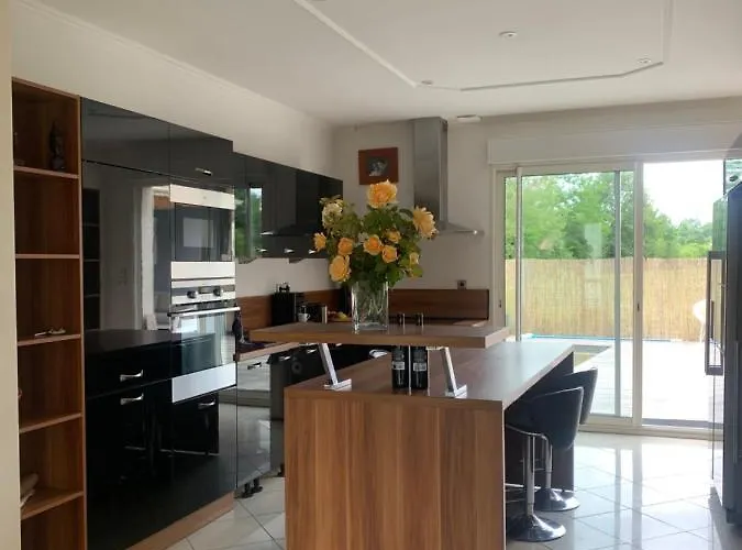 Avec Piscine Aux Portes Du Circuit Des 24 *